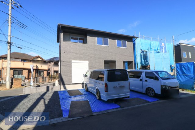 【駐車スペース】広々カースペースを確保しました！来客用としても重宝しますね。家族の出かける時間が異なっても安心です。