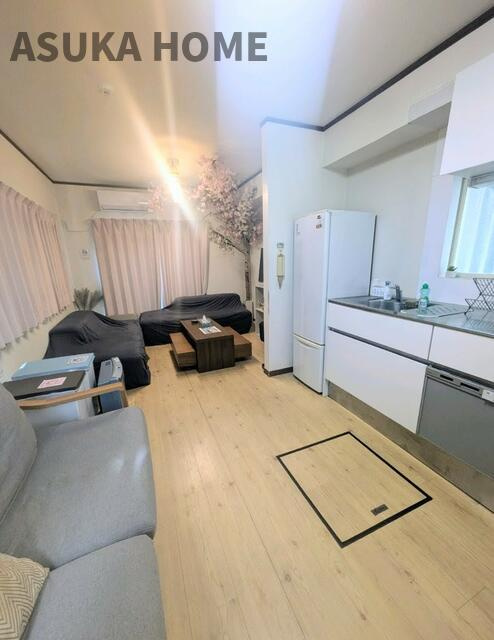 料理をする時間が楽しくなる使い勝手の良い、広々調理スペース♪床下収納もあります♪