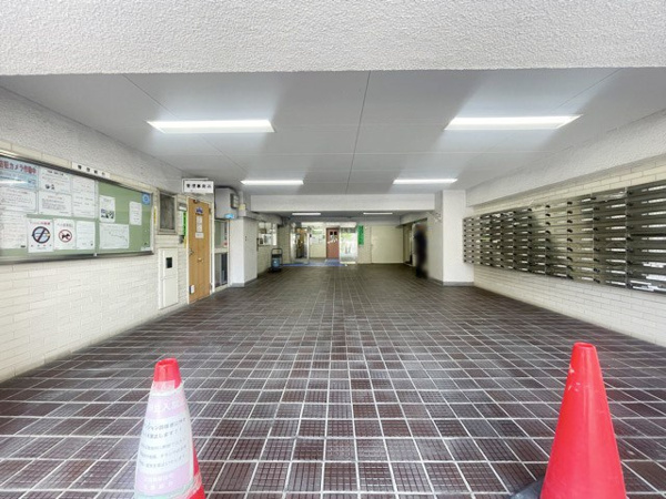 【高田馬場住宅のエントランス】