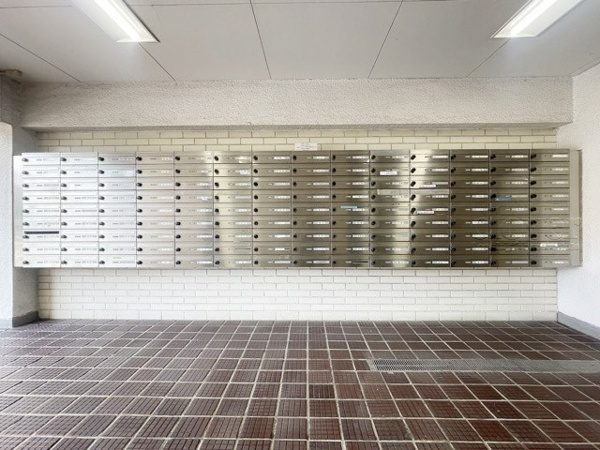 【高田馬場住宅の郵便受け】