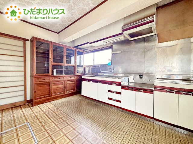 使い勝手のよい明るく開放的なキッチン