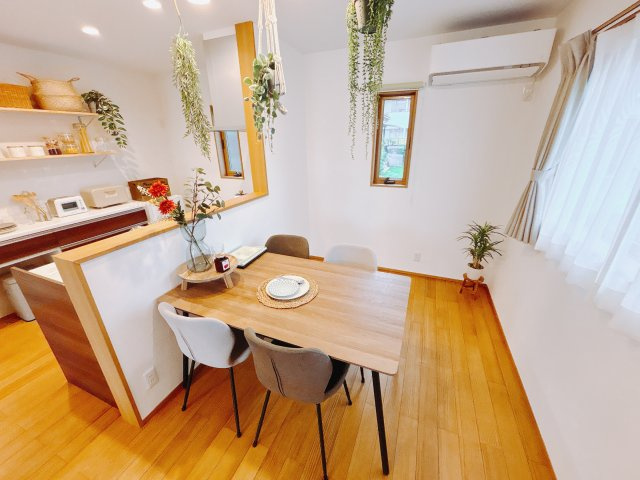 ■ダイニング｜お家にいるけどおしゃれなカフェに来ているような感覚になってしまうカフェカウンター☆ご家族ひとりひとりがお気に入りの過ごし方を楽しめる空間です♪