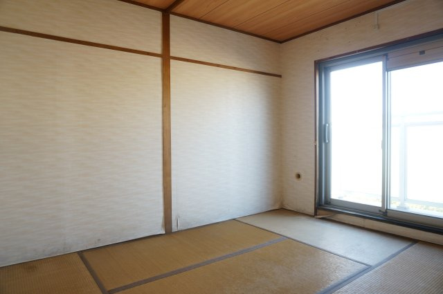 北側和室約6帖です