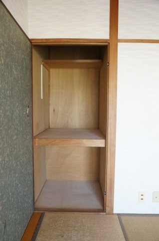 北側和室約6帖です
