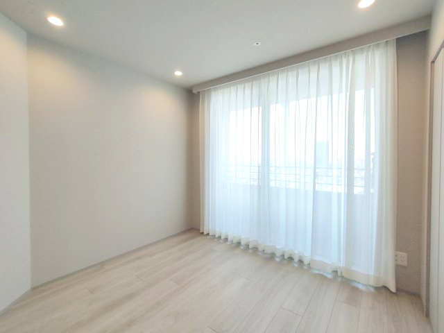 【洋室約7.1帖】　ゆったりサイズの洋室は、主寝室にいかがでしょうか？