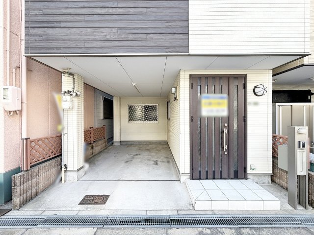 屋根付きのため、雨の日でも安心です♪