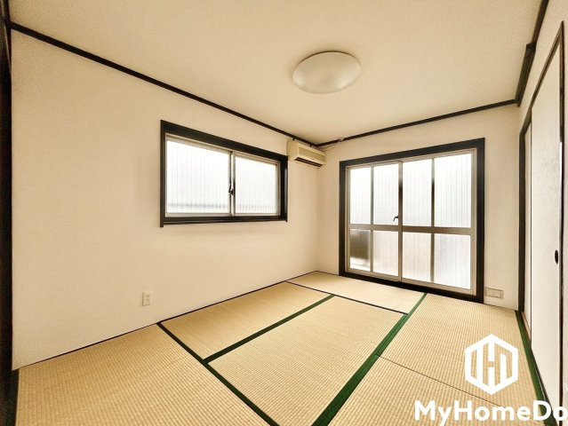 バルコニーにつながるお部屋で、通風・陽当たり良好。