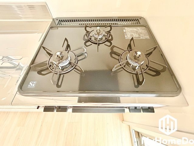 料理が楽しくなる3口コンロ。焼く・煮る・炒めるを同時進行出来ると料理もはかどります。