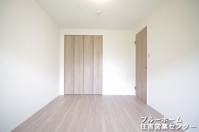 約6帖の洋室です！お部屋には収納や窓があります！