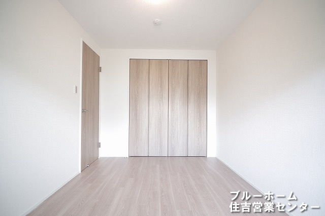 約帖の洋室です！お部屋には収納や窓があります！