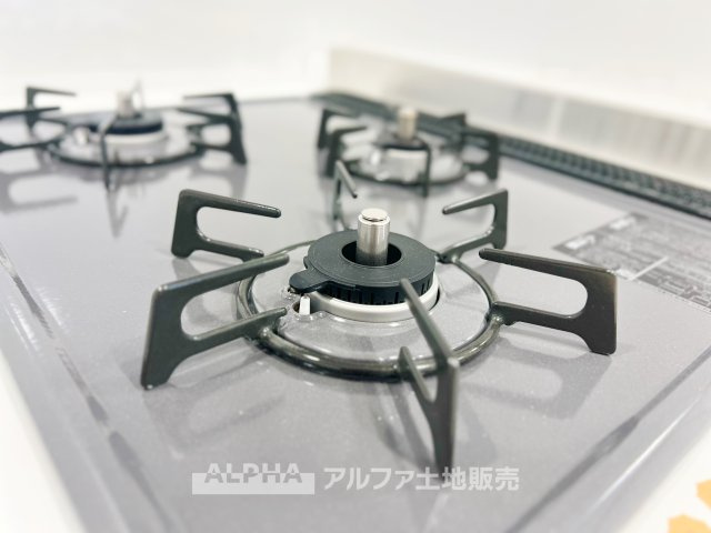 【gas　stove】◆ガスコンロ◆使い勝手に配慮されたガスコンロを備えたキッチン。火力調整がしやすく、毎日の調理がスムーズに進み、家事の時間を心地よく支えてくれます
