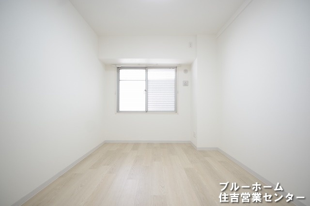 約7帖の洋室です！お部屋にはウォークインクローゼットや窓があります！