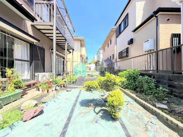 ◆陽あたりの取れた大きなお庭が本物件の特徴です。ウッドデッキやタイルテラス等、ライフスタイルに合わせて可変可能なため、夢が膨らみますね。