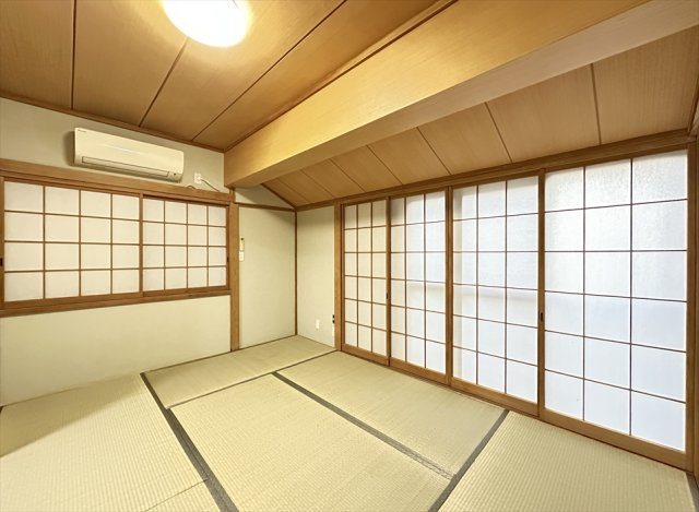落ち着いた雰囲気の和室6帖。