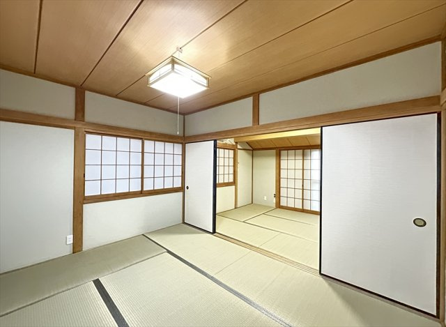 使い勝手の良い6帖の和室。