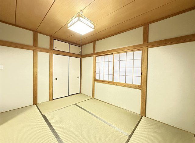 落ち着いてくつろげる和室空間。
