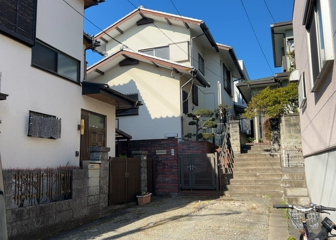 土地探しをしていると都市計画区域という言葉を目にすると思います。法律によって、都道府県知事や国土交通大臣が指定するエリアのことを指しており、都市計画区域は市街化区域と市街化調整区域に分けられています。