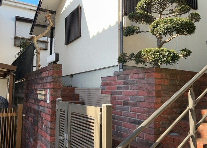 家を建てる前提で土地を探している場合、地盤の丈夫さは譲れない条件の一つです。地盤が脆弱だと追加工事が必要となります。また、過去に地盤沈下や液状化現象を起こした土地は、できるだけ避けた方がいいでしょう。