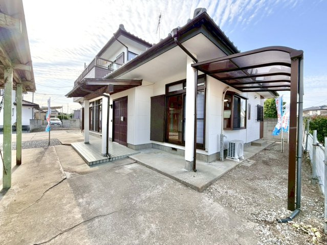 ■外観｜周囲の景観に調和しつつもしっかりとした存在感を感じられる外観で、長く愛される住まいを演出します♪