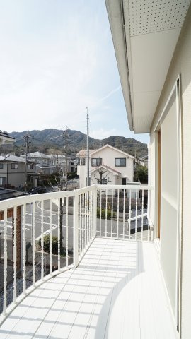 2Ｆのバルコニー　8帖和室つながり　陽当り、眺望も良好