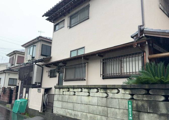 土地を買う際、住む地域の自治体や福祉の補助制度にも注目してみましょう。子供や老人の医療補助やゴミ出しのルールなど、自治体によってルールに大きな違いがあるため、暮らしやすい土地で判断するとよいでしょう。