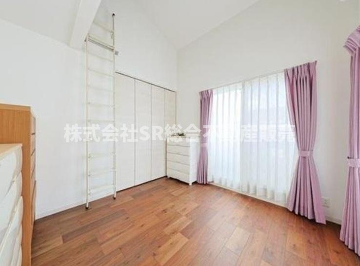 全洋室6帖+ロフト有で天井が高く開放感のあるお部屋です！