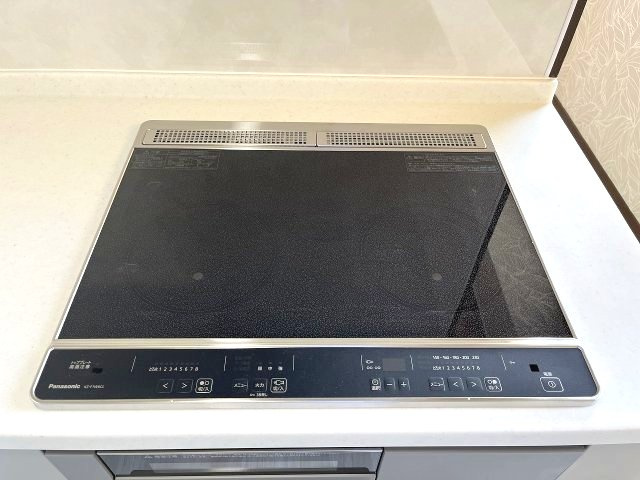 お掃除が楽々のIHクッキングヒーター！