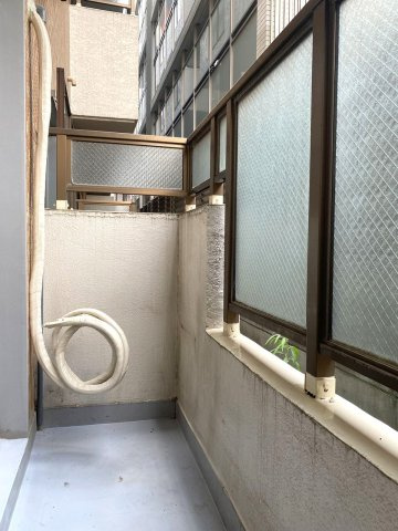 バルコニー　　間取り図下側に面した7.60？のバルコニー。風通しが良く、洗濯物や布団もしっかり干せます。ちょっとした気分転換や外の空気を味わうスペースとしても快適です。
