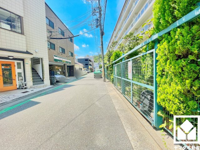 複数基のエレベーターを設置。ゆとりある共用設計で、快適な住まいへのアクセスをスムーズに。