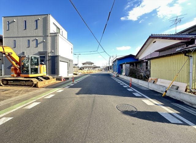 南西側7.7ｍ公道は交通量が少ないので車の出し入れもスムーズに行えます。