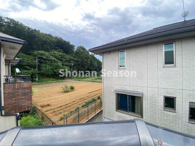 のどかな眺望の自然豊かで閑静な住宅地にございます。