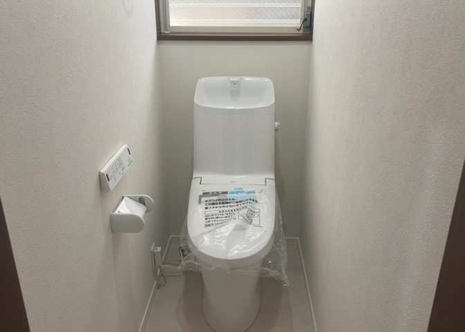 トイレは大きさや形、機能、抗菌性などが異なる多種多彩なタイプが各メーカーから出ています。それぞれに良さがあるため、事前にどういったタイプのトイレがいいのかをご家庭内で決めて、内見に行くといいでしょう。