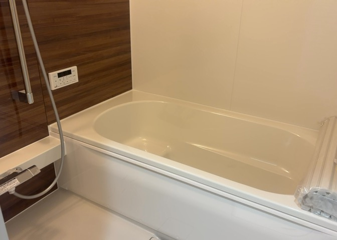 入浴時の快適さも大事なことですが、綺麗な状態を維持できなければ気持ちよく入浴できません。毎日の掃除が楽という点は大事なポイントになります！カビが生えにくく掃除がしやすい、壁や浴槽を選ぶといいでしょう。