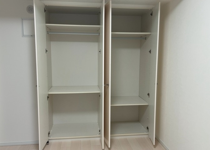 デザイン性を重視しすぎて収納が少なかった！なんてことにならないため、事前に現地で収納の数を確認しておくことをお勧めします。クローゼット以外にも床下収納や屋根裏収納、パントリーなどもチェックしましょう。