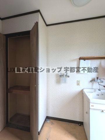 洗濯用洗い場・収納付き。