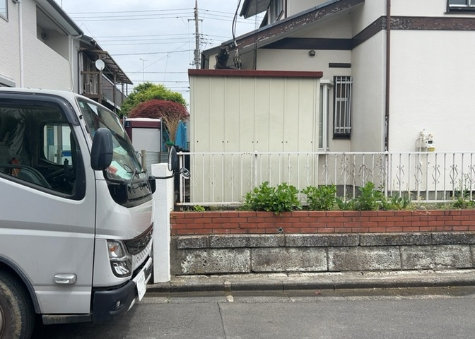 土地の面積＝住宅面積ではありません。建ぺい率の問題などで、土地のある場所によって住宅を建てられる面積は限られています。高さもしかり、「土地」という言葉の中には、建築条件も含まれると考えておきましょう。