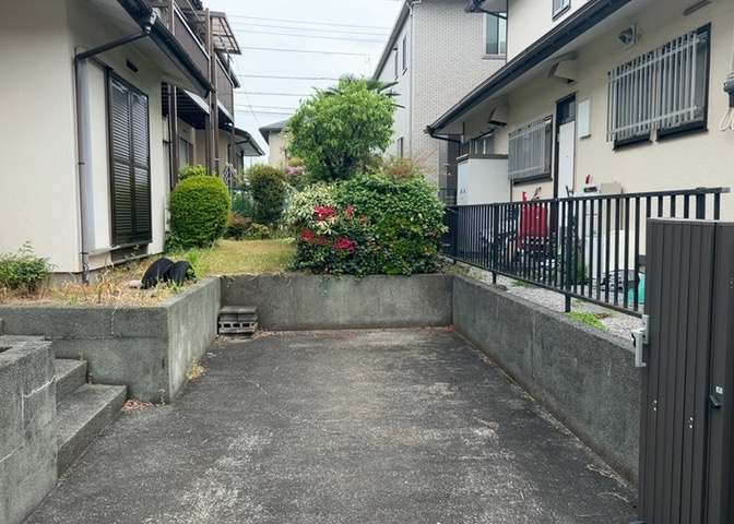 人が暮らすうえで日光は大切な要素となります。日当たりの良さは譲れないポイントですね。併せて近くに大きな建築物の建築予定がないか、あるいはそれが可能な土地が近くにないか事前に確認することもお勧めします。