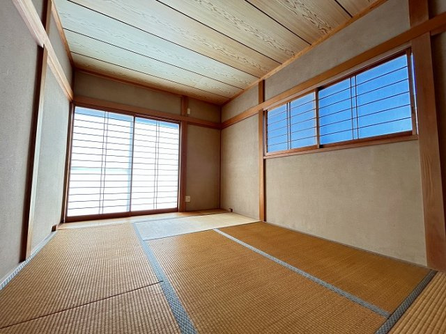 ※現況売買　2面採光・南面に窓：和室6帖（2階）