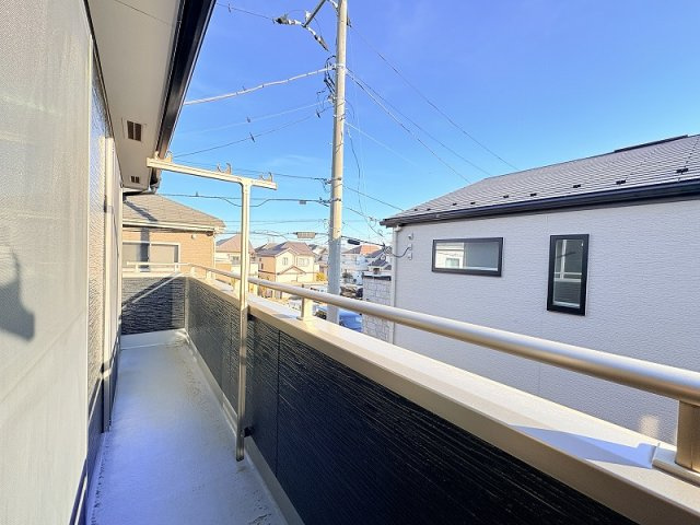陽当たり良くお洗濯に便利な南バルコニー。