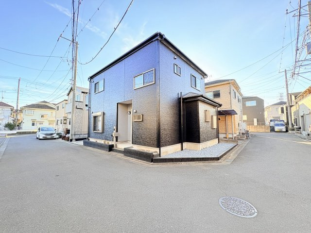 日当たりよく開放的な角地！朝日がたっぷりと差し込みやすいです。