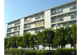 志木宗岡団地3号棟の外観