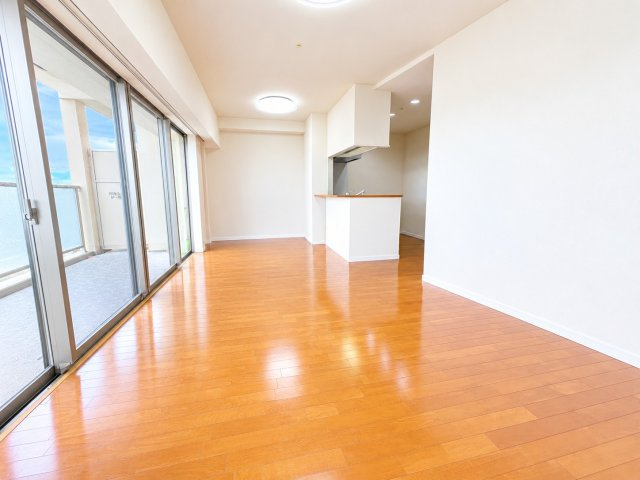掲載写真の一部は、室内イメージをお伝えするために画像補正（荷物の消去等）を行っています。現況を優先してください。