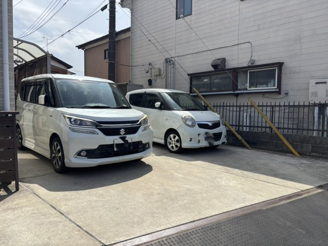 ご家族でお車に乗る方に！駐車場2台分あります！     　