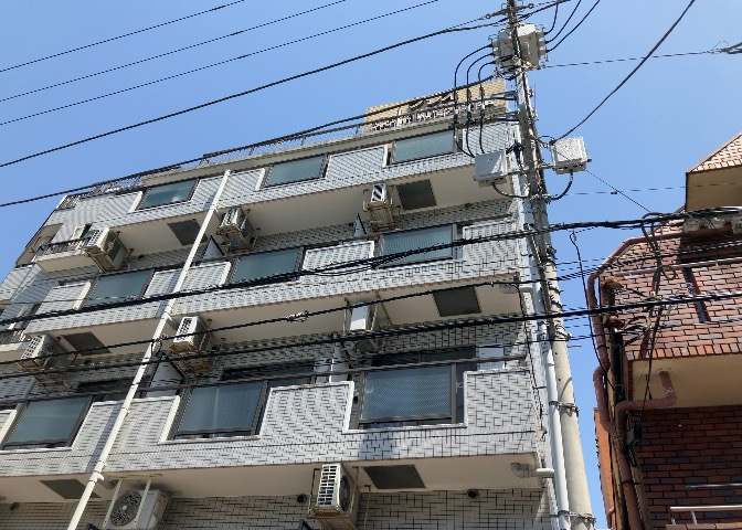 ＳＲＣ造は強度や耐震性の面でもRC造と比べて優れています。そのため、10階建以上の高層または超高層マンションなどの建築にも多く採用されています。柱や梁などのサイズが小さくても高い耐震性を確保できます。