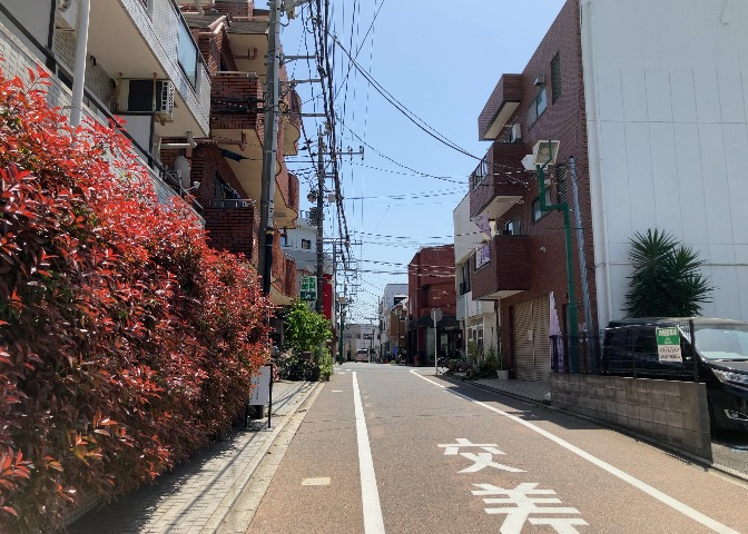 眺望を気にして物件を探す場合、前面に建物が建っていないか現地で確認しましょう！前面に建物があると景色はもちろん、日当たりや風通しにも影響が出てきます。住んだ時のことを想像しながら現地見学をしましょう。