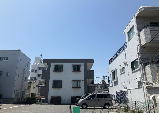 景色重視でお家選ぶをするとスーパーが遠い！学校が遠い！など生活をするうえで利便性で困ることもあります。まず一度現地を見学する際に、周辺の施設などがあるかを確認し、暮らし始めた後のことを想像しましょう。