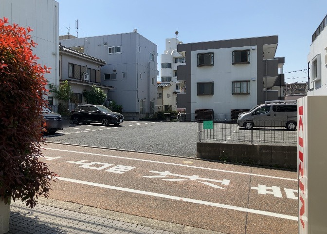 マンションの駐輪場は、事前に空きがあるか確認を取ると安心です。せっかく入居したのに駐輪スペースがない！なんてことになったら大変ですよね。そこで、内見時や購入前にはまず事前に確認しておくと良いでしょう。