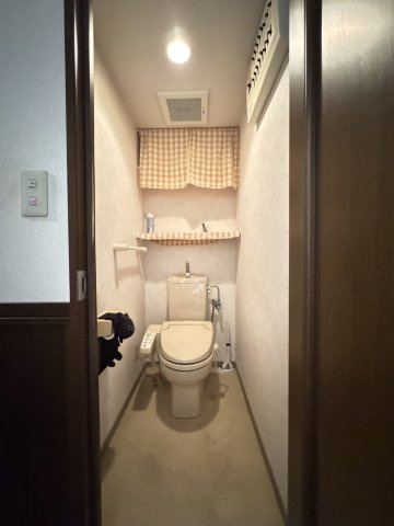 トイレ　※リフォーム前の写真です。（2025年7月）