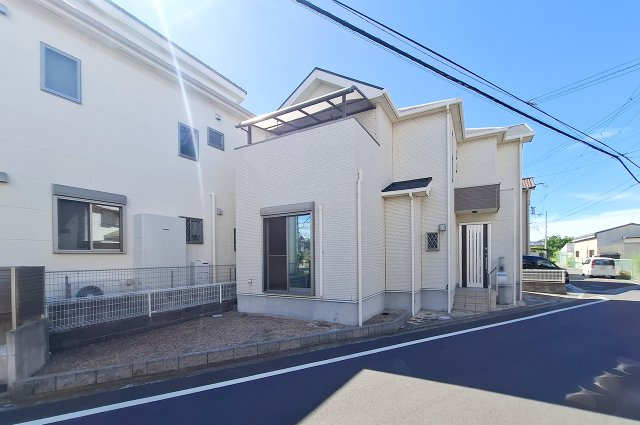前面道路を含む外観