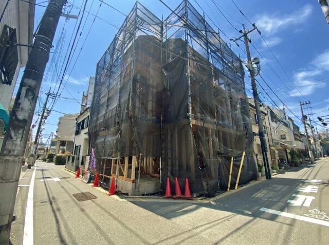 【駅徒歩2分の好立地にハイクラス4LDK邸宅が誕生いたします♪♪】　豊富な収納や広々21帖超のLDK、人気のルーフバルコニー、電動シャッターも付いてあったら嬉しい仕様設備を詰め込みました！！